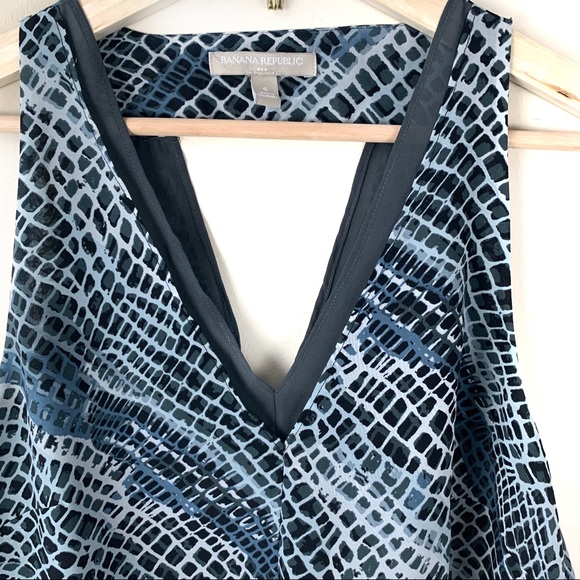 [SOLD] BANANA REPUBLIC Factory Sleeveless Top - Picture 2 of 8